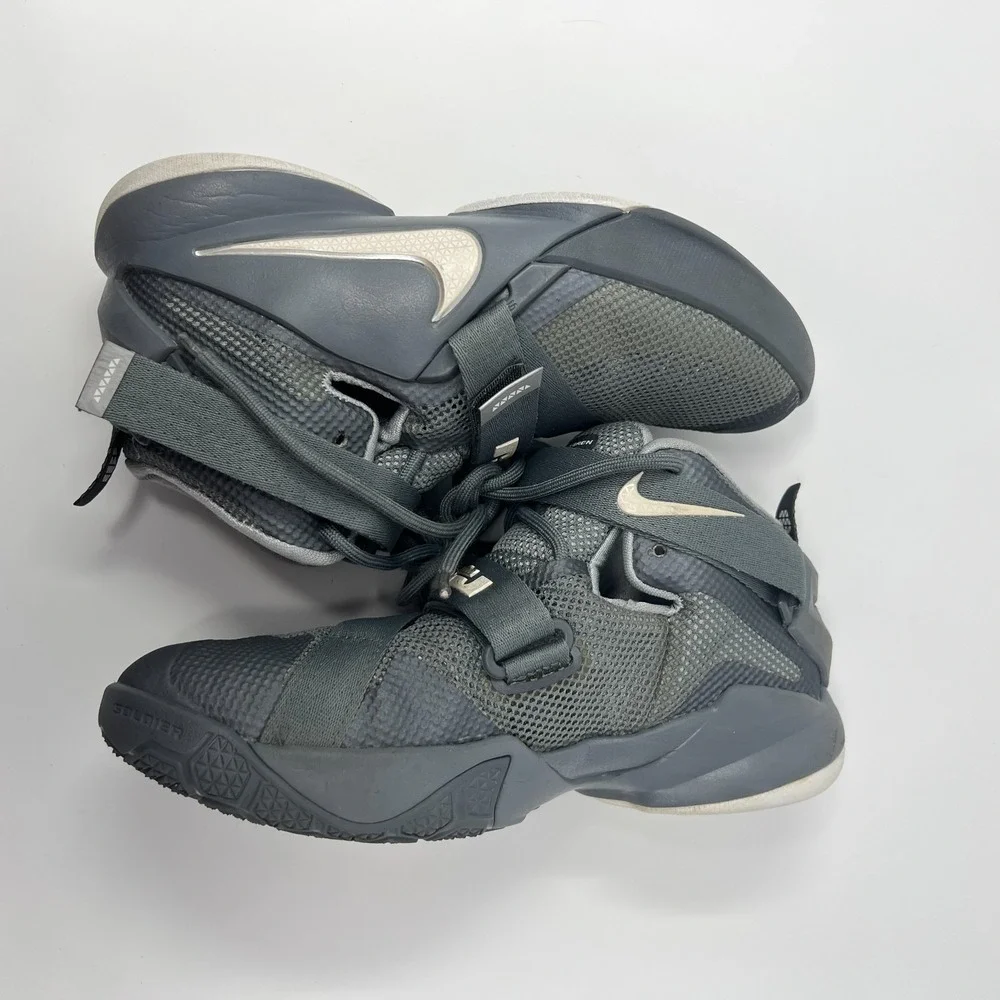Nike‎ Kids Lebron James Soldier IX Basketball Shoes 776471-003 Youth 4 Gray